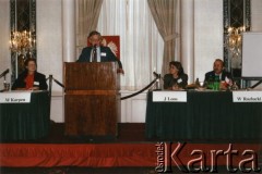 Październik 1990, Nowy Jork, Stany Zjednoczone.
Konferencja 
