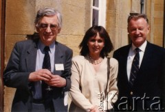 Maj 1992, Ditchley Park, Wielka Brytania.
Zdzisław Najder (po lewej), Zbigniew Brzeziński i Nagórska.
Fot. NN, kolekcja Zdzisława Najdera, zbiory Ośrodka KARTA.