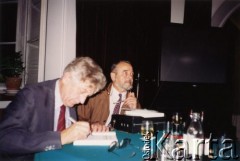 1993, brak miejsca.
Zdzisław Najder na spotkaniu promującym jego książkę 