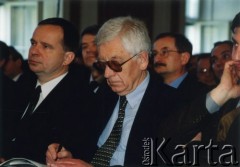 19.04.2000, Łańcut, Polska.
Zdzisław Najder (po środku) na konferencji 