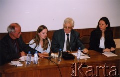 6.12.2003, Paryż, Francja.
Zdzisław Najder (drugi po prawej) na konferencji naukowej 