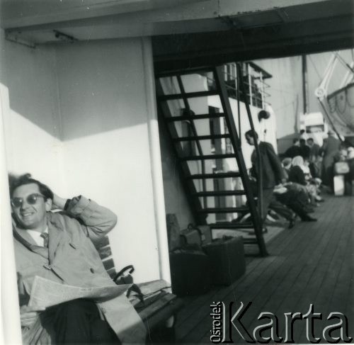 4.10.1962, kanał La Manche.
Zdzisław Najder na pokładzie statku podczas wakacji.
Fot. NN, kolekcja Zdzisława Najdera, zbiory Ośrodka KARTA.