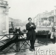 Kwiecień 1963, Wenecja, Włochy.
Zdzisław Najder. 
Fot. NN, kolekcja Zdzisława Najdera, zbiory Ośrodka KARTA.