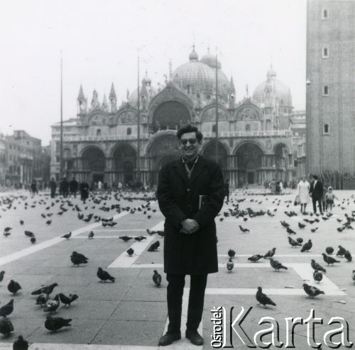 Kwiecień 1963, Wenecja, Włochy.
Zdzisław Najder na pl. św. Marka.
Fot. NN, kolekcja Zdzisława Najdera, zbiory Ośrodka KARTA.