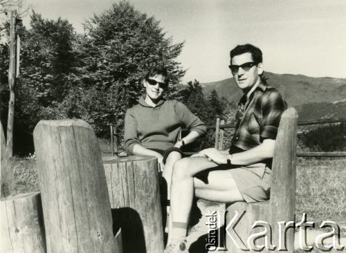 Październik 1964, Pieniny, Polska.
Zdzisław Najder z Haliną Carroll podczas wycieczki na Sokolicę.
Fot. NN, kolekcja Zdzisława Najdera, zbiory Ośrodka KARTA.