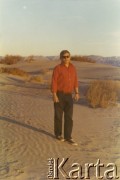 Styczeń 1971, Death Valley, Stany Zjednoczone.
Zbigniew Herbert na wycieczce do Doliny Śmierci. 
Fot. NN, kolekcja Zdzisława Najdera, zbiory Ośrodka KARTA.