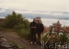 Prawdopodobnie 1984, prawdopodobnie Włochy.
Zdzisław Najder (z lewej) na wycieczce z Markiem Walickim.
Fot. NN, kolekcja Zdzisława Najdera, zbiory Ośrodka KARTA.