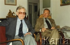 Czerwiec 1995, brak miejsca.
Zdzisław Najder (z lewej) i Marek Walicki.
Fot. NN, kolekcja Zdzisława Najdera, zbiory Ośrodka KARTA.