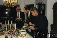 Początek lat 2000., Vancouver, Kanada. 
Przyjęcie, z lewej Zdzisław Najder.
Fot. NN, kolekcja Zdzisława Najdera, zbiory Ośrodka KARTA. 
