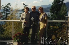 Początek lat 2000., Vancouver, Kanada.
Zdzisław Najder z żoną Haliną (z lewej) i kobietą.
Fot. NN, kolekcja Zdzisława Najdera, zbiory Ośrodka KARTA.