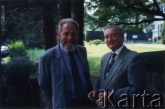 Prawdopodobnie lata 2000., brak miejsca.
Bohdan Cywiński (z lewej) i Marek Walicki.
Fot. NN, kolekcja Zdzisława Najdera, zbiory Ośrodka KARTA.