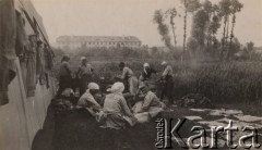 1920, Polska.
Kobiety piorące mundury (?)
Fot. NN, zbiory Ośrodka KARTA, udostępnił Tomisław Paciorek

