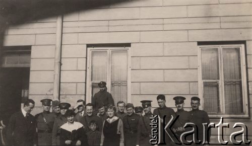 Ok. 1920, Polska.
Członkowie Amerykańskiej Misji Pomocy.
Fot. NN, zbiory Ośrodka KARTA, udostępnił Tomisław Paciorek

