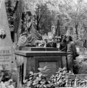 Wrzesień 1971, Lwów, ZSRR.
Grób Artura Grottgera na cmentarzu Łyczakowskim.
Fot. Marcin Jabłoński, zbiory Ośrodka KARTA
