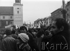 1 lub 3.05.1982, Warszawa.
Demonstracja na Placu Zamkowym.
Fot. Marcin Jabłoński, zbiory Ośrodka KARTA