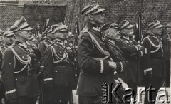 18.05.1935, Kraków, Polska.
Pogrzeb Marszałka Józefa Piłsudskiego - generalicja idąca w kondukcie pogrzebowym.
Fot. NN, zbiory Ośrodka KARTA, kolekcję zdjęć przekazał Marcin Jabłoński.