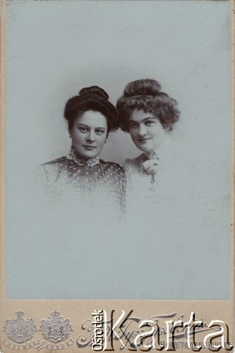 Po 1900, Rosja.
Dwie młode kobiety, z prawej Zofia Petrulewicz.
Fot. NN, zbiory Ośrodka KARTA, kolekcję rodziny Petrulewiczów przekazały Halszka i Wanda Żuromskie