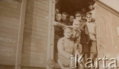 1905, Rosja.
Żołnierze rosyjscy jadący na front wojny rosyjsko-japońskiej.
Fot. NN, zbiory Ośrodka KARTA, kolekcję rodziny Petrulewiczów udostepniły Halszka i Wanda Żuromskie.