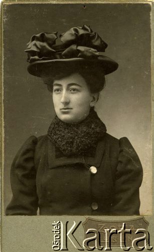 Ok. 1914, Lublin.
Portret Haliny Pietrzykowskiej. 
Fot. atelier fotografii artystycznej 