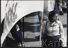 21.08.1982, Sztokholm, Szwecja. 
 Manifestacja w Sztokholmie, na placu Sergelstorg. Na zdjęciu Katarzyna Sławska. 
 Fot. NN, zbiory Ośrodka KARTA, udostępniła Katarzyna Sławska
   
