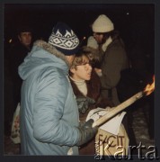 13.12.1982, Sztokholm, Szwecja.
 Demonstracja w rocznicę wprowadzenia stanu wojennego. Na zdjęciu Katarzyna Sławska.
 Fot. NN, zbiory Ośrodka KARTA, udostępniła Katarzyna Sławska
   
