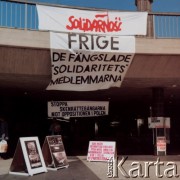 1983, Sztokholm, Szwecja.
 Akcja protestacyjna na placu Sergelstorg pod hasłem „Uwolnić więźniów politycznych”. 
 Fot. Katarzyna Sławska, zbiory Ośrodka KARTA, udostępniła Katarzyna Sławska
   
