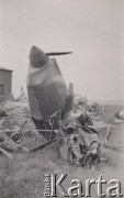 Czerwiec 1940, Francja.
 Zniszczony myśliwiec francuski MS 460.
 Fot. NN, zbiory Ośrodka KARTA, udostępnił Stanisław Blichiewicz
   
