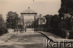 1940, Francja.
 Zamek nad Loarą zajęty przez dowództwo niemieckie.
 Fot. NN, zbiory Ośrodka KARTA, udostępnił Stanisław Blichiewicz
   
