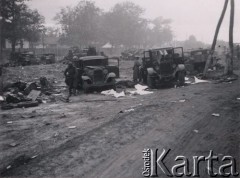 1941, ZSRR.
 Zniszczone radzieckie samochody ZIS.
 Fot. NN, zbiory Ośrodka KARTA, udostępnił Stanisław Blichiewicz
   
