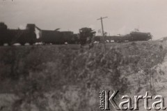 1941, ZSRR.
 Zniszczony radziecki pociąg pancerny.
 Fot. NN, zbiory Ośrodka KARTA, udostępnił Stanisław Blichiewicz
   
