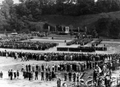 18.07.1943, Lwów, dystrykt Galicja, Generalna Gubernia.
 Uroczysta odprawa ochotników do 14 Dywizji Strzeleckiej SS 