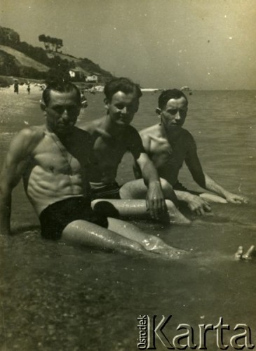 1942, Iran.
Żołnierze armii Andersa na plaży.
Fot. NN, zbiory Ośrodka KARTA, udostępnił Wacław Kurman
