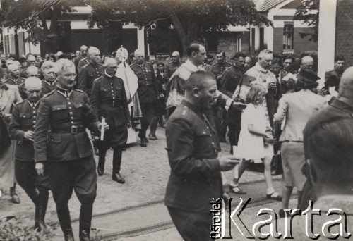 Czerwiec 1940, Targoviste, Rumunia.
Procesja Bożego Ciała.
Fot. NN, zbiory Ośrodka KARTA, udostępniła Wanda Zatryb
