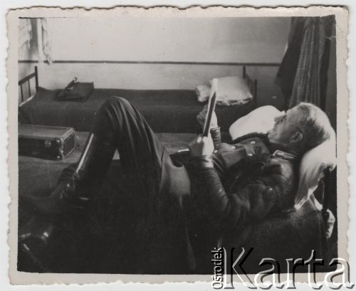 1939-1940, Targoviste, Rumunia.
Powszedni dzień w obozie dla internowanych polskich żołnierzy.
Fot. NN, zbiory Ośrodka KARTA, udostępniła Wanda Zatryb
