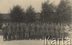 1944, Dorsten, Niemcy.
Oflag VI E, trzeci od lewej stoi Edward Metze.
Fot. NN, zbiory Ośrodka KARTA, udostępniła Wanda Zatryb

