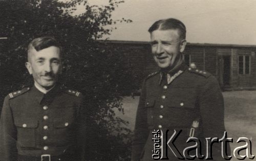 1943, Dorsten, III Rzesza Niemiecka.
Oficerowie Wojska Polskiego Edward Metze i Edward Zeidel w Oflagu VI E. 
Fot. NN, zbiory Ośrodka KARTA, udostępniła Wanda Zatryb