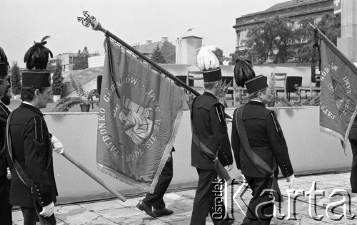 31.05.1981, Warszawa, Polska.
Pogrzeb Kardynała Stefana Wyszyńskiego - delegacje górników ze sztandarami. Napis na sztandarze: 