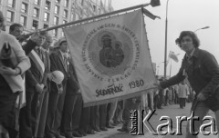 31.05.1981, Warszawa, Polska.
Pogrzeb Kardynała Stefana Wyszyńskiego - delegacja ze sztandarem 