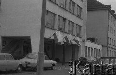 marzec 1981, Bydgoszcz, Polska.
Flagi zawieszone na budynku.
Fot. NN, zbiory Ośrodka KARTA/Independent Polish Agency (IPA), przekazał Józef Lebenbaum
