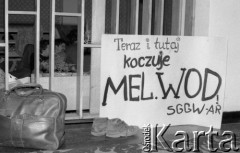 Luty 1981, Warszawa, Polska.
Szkoła Główna Gospodarstwa Wiejskiego - Akademia Rolnicza - strajk okupacyjny studentów solidaryzujących się ze studentami w Łodzi. Napis na kartce: 