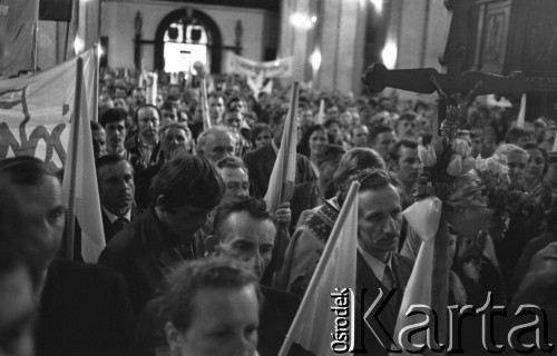 12.05.1981, Warszawa, Polska.
Rolnicy z NSZZ Solidarność Rolników Indywidualnych na mszy przed rozprawą sądową w sprawie rejestracji ich związku.
Fot. Lech Ścibor-Rylski, zbiory Ośrodka KARTA/Independent Polish Agency (IPA) przekazał Józef Lebenbaum
