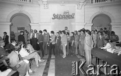 Czerwiec 1981, Warszawa, Polska.
I Walne Zebranie Delegatów NSZZ „Solidarność” Regionu Mazowsze w gmachu Politechniki Warszawskiej. 
Fot. NN, zbiory Ośrodka KARTA/Independent Polish Agency (IPA) przekazał Józef Lebenbaum