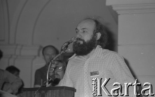 Czerwiec 1981, Warszawa, Polska.
I Walne Zebranie Delegatów NSZZ „Solidarność” Regionu Mazowsze w gmachu Politechniki Warszawskiej. Przemawia Jan Gogacz.
Fot. NN, zbiory Ośrodka KARTA/Independent Polish Agency (IPA) przekazał Józef Lebenbaum