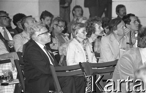 Czerwiec 1981, Warszawa, Polska.
I Walne Zebranie Delegatów NSZZ „Solidarność” Regionu Mazowsze w gmachu Politechniki Warszawskiej. Uczestnicy zgromadzenia, w pierwszym rzędzie Romuald Kukułowicz.
Fot. NN, zbiory Ośrodka KARTA/Independent Polish Agency (IPA) przekazał Józef Lebenbaum