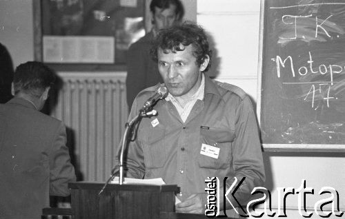 Czerwiec 1981, Warszawa, Polska.
I Walne Zebranie Delegatów NSZZ „Solidarność” Regionu Mazowsze w gmachu Politechniki Warszawskiej. Przemawia Henryk Wujec. 
Fot. NN, zbiory Ośrodka KARTA/Independent Polish Agency (IPA) przekazał Józef Lebenbaum