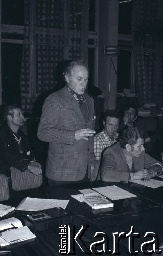 Przed 12.01.1981, Ustrzyki Dolne, Polska.
Sala konferencyjna Urzędu Miasta i Gminy, strajk okupacyjny rolników. Narada.
Fot. Lech Ścibor-Rylski, zbiory Ośrodka KARTA/Independent Polish Agency (IPA) przekazał Józef Lebenbaum