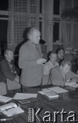 Przed 12.01.1981, Ustrzyki Dolne, Polska.
Sala konferencyjna Urzędu Miasta i Gminy, strajk okupacyjny rolników. Narada.
Fot. Lech Ścibor-Rylski, zbiory Ośrodka KARTA/Independent Polish Agency (IPA) przekazał Józef Lebenbaum