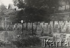 1986, Wilno, Litewska SRR, ZSRR
Cmentarz na Rossie. Niszczejące groby żołnierzy poległych w 1919 i 1939 r.
Fot. NN, zbiory Ośrodka KARTA, udostępniła Halina Cieszkowska