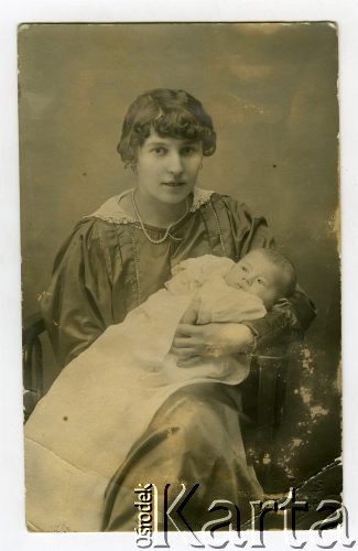 1918-1919, Wilno, Polska.
Zofia Masłow-Bauer z synem Janem.
Fot. NN, zbiory Ośrodka KARTA, udostępnił Michał Bauer