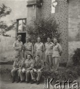 Lata 40-te, brak miejsca.
Żołnierze Armii Andersa, z lewej siedzi Wacław Jastrzębski.
Fot. NN, zbiory Ośrodka KARTA, udostępnił Wacław Jastrzębski
